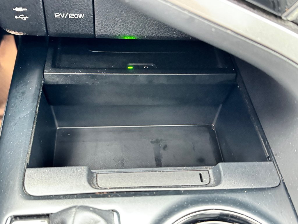 2019 Toyota Camry HYBRIDE SE / GROUPE AMÉLIORÉ / MAGS 18 / ANGLES MORT ET +++ / in Thetford Mines, Quebec - 49 - w1024h768px