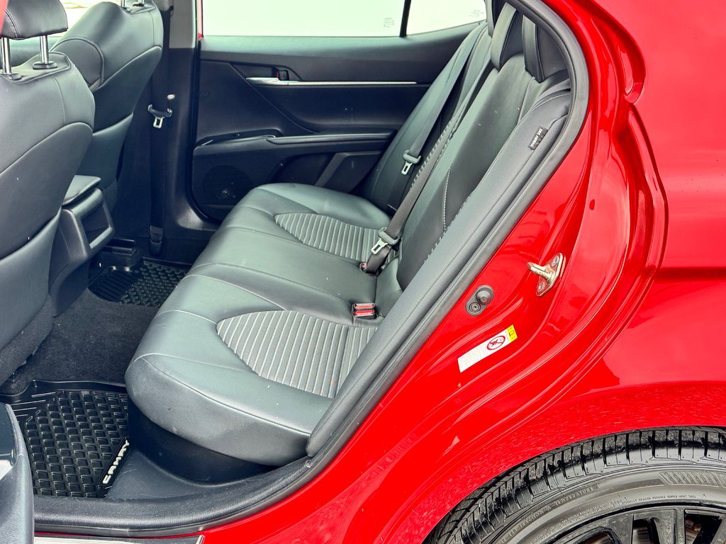 2019 Toyota Camry HYBRIDE SE / GROUPE AMÉLIORÉ / MAGS 18 / ANGLES MORT ET +++ / in Thetford Mines, Quebec - 62 - w1024h768px