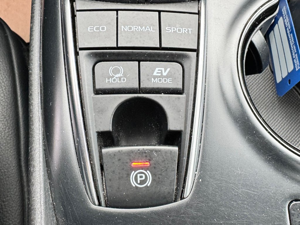 2019 Toyota Camry HYBRIDE SE / GROUPE AMÉLIORÉ / MAGS 18 / ANGLES MORT ET +++ / in Thetford Mines, Quebec - 51 - w1024h768px