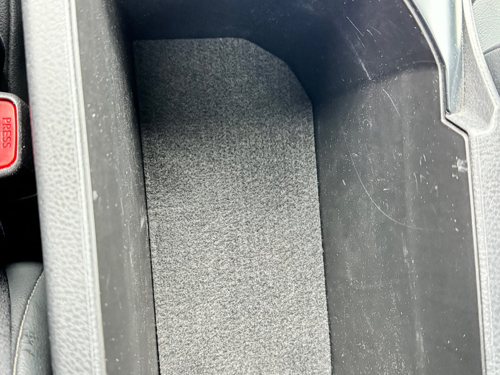 2019 Toyota Camry HYBRIDE SE / GROUPE AMÉLIORÉ / MAGS 18 / ANGLES MORT ET +++ / in Thetford Mines, Quebec - 55 - w1024h768px