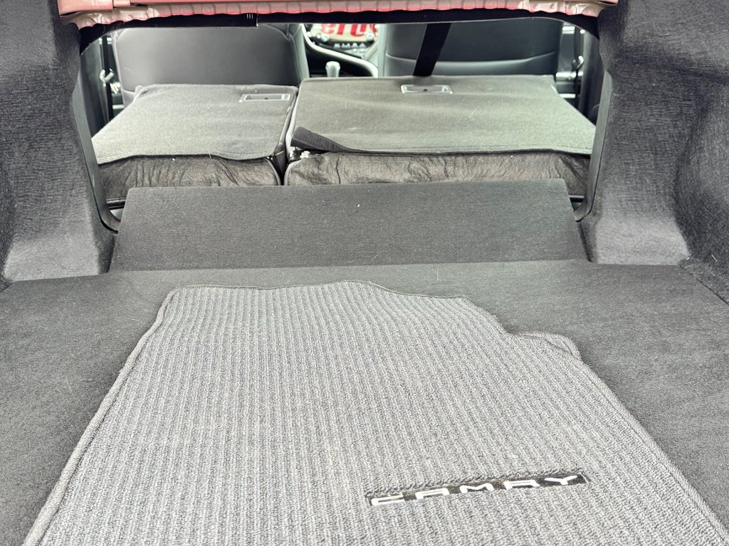 2019 Toyota Camry HYBRIDE SE / GROUPE AMÉLIORÉ / MAGS 18 / ANGLES MORT ET +++ / in Thetford Mines, Quebec - 67 - w1024h768px