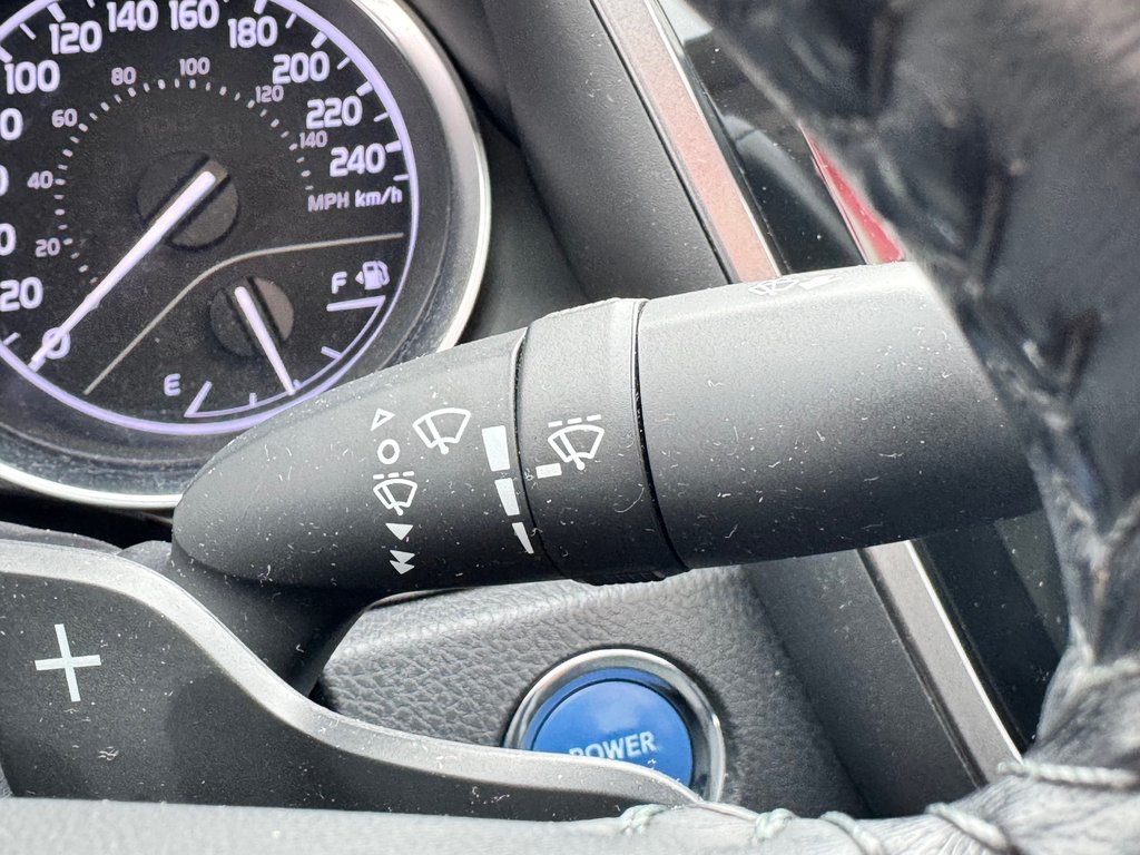 2019 Toyota Camry HYBRIDE SE / GROUPE AMÉLIORÉ / MAGS 18 / ANGLES MORT ET +++ / in Thetford Mines, Quebec - 42 - w1024h768px