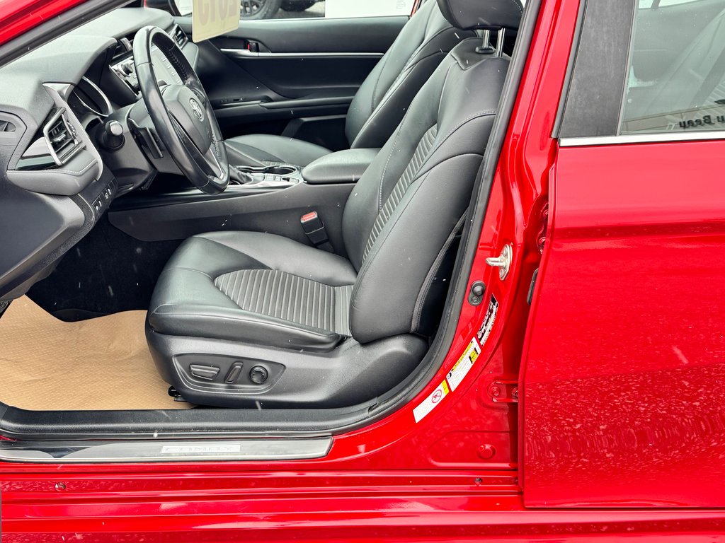 2019 Toyota Camry HYBRIDE SE / GROUPE AMÉLIORÉ / MAGS 18 / ANGLES MORT ET +++ / in Thetford Mines, Quebec - 31 - w1024h768px