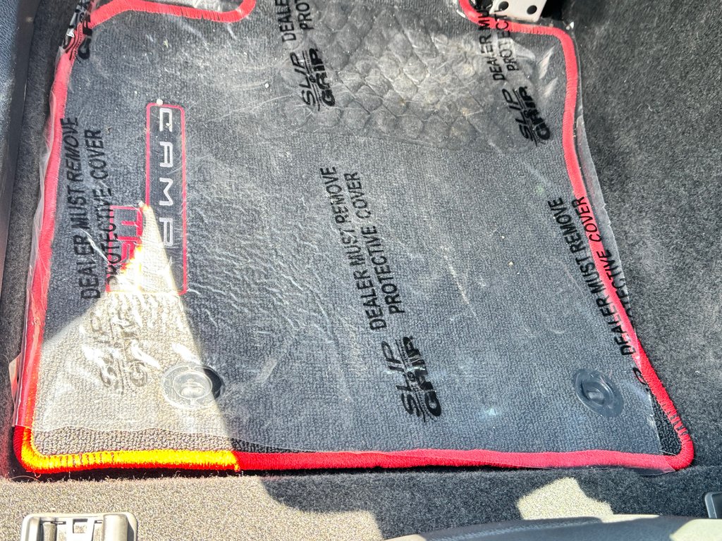 Toyota Camry XSE / TRD / ENTREE AIR / 1 SEUL PROPRIETAIRE / JAMAIS SORTI L’HIVER / COMME NEUF 2020 à Thetford Mines, Québec - 37 - w1024h768px