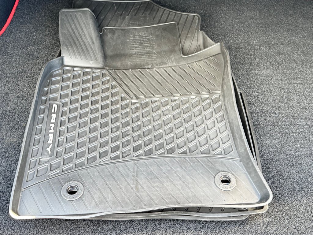 Toyota Camry XSE / TRD / ENTREE AIR / 1 SEUL PROPRIETAIRE / JAMAIS SORTI L’HIVER / COMME NEUF 2020 à Thetford Mines, Québec - 65 - w1024h768px