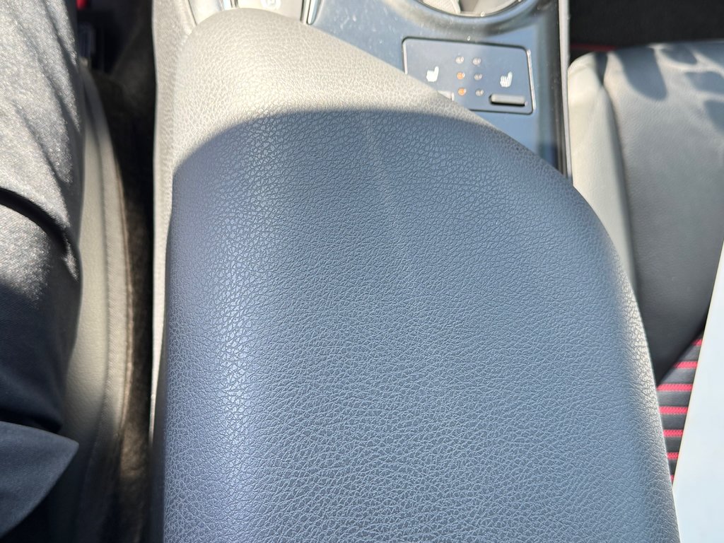 Toyota Camry XSE / TRD / ENTREE AIR / 1 SEUL PROPRIETAIRE / JAMAIS SORTI L’HIVER / COMME NEUF 2020 à Thetford Mines, Québec - 55 - w1024h768px
