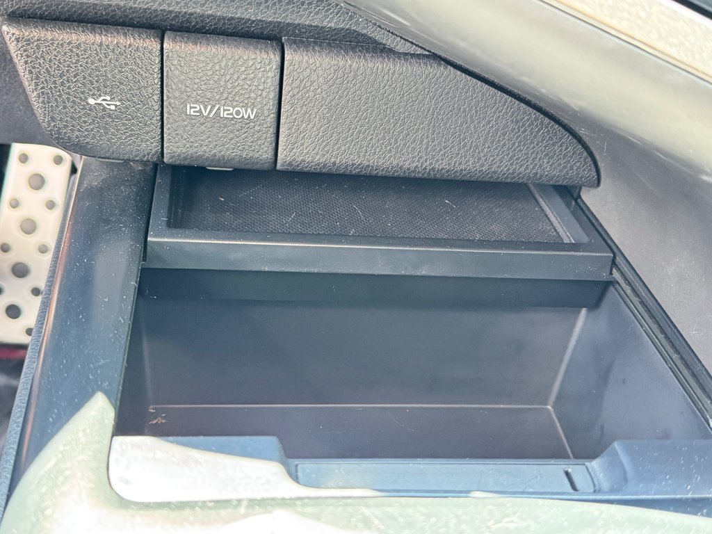 Toyota Camry XSE / TRD / ENTREE AIR / 1 SEUL PROPRIETAIRE / JAMAIS SORTI L’HIVER / COMME NEUF 2020 à Thetford Mines, Québec - 50 - w1024h768px