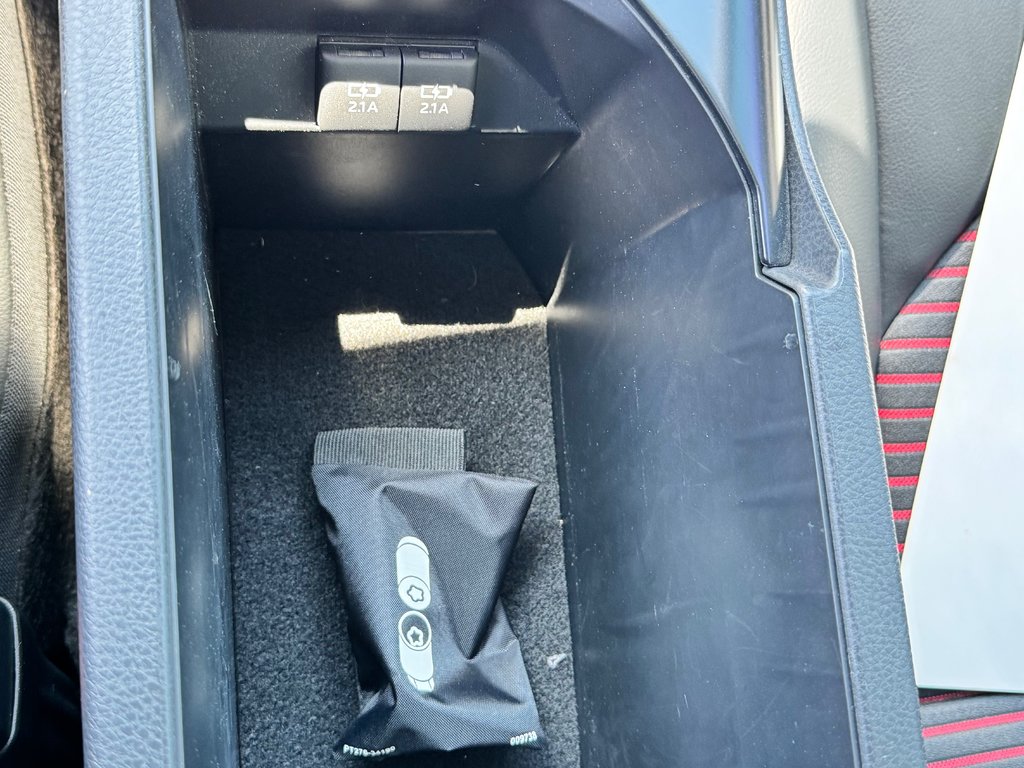 Toyota Camry XSE / TRD / ENTREE AIR / 1 SEUL PROPRIETAIRE / JAMAIS SORTI L’HIVER / COMME NEUF 2020 à Thetford Mines, Québec - 56 - w1024h768px