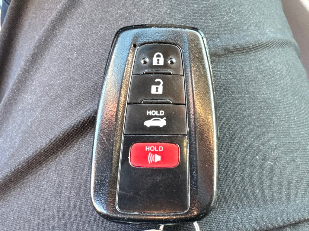 2020 Toyota Camry XLE V6 / HYPER RARE UN V6 / A QUI LA CHANCE ? / in Thetford Mines, Quebec - 59 - w1024h768px