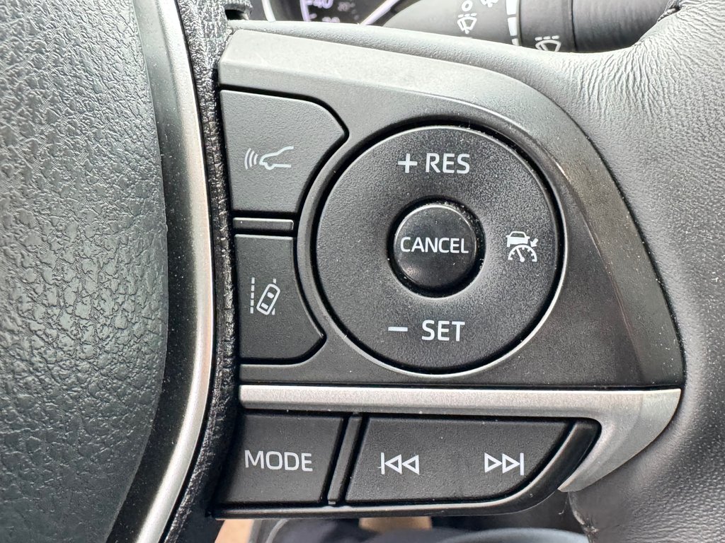 2021 Toyota Camry HYBRIDE XLE / LA VERSION LA PLUS CHÈRE EN 2021 / in Thetford Mines, Quebec - 41 - w1024h768px