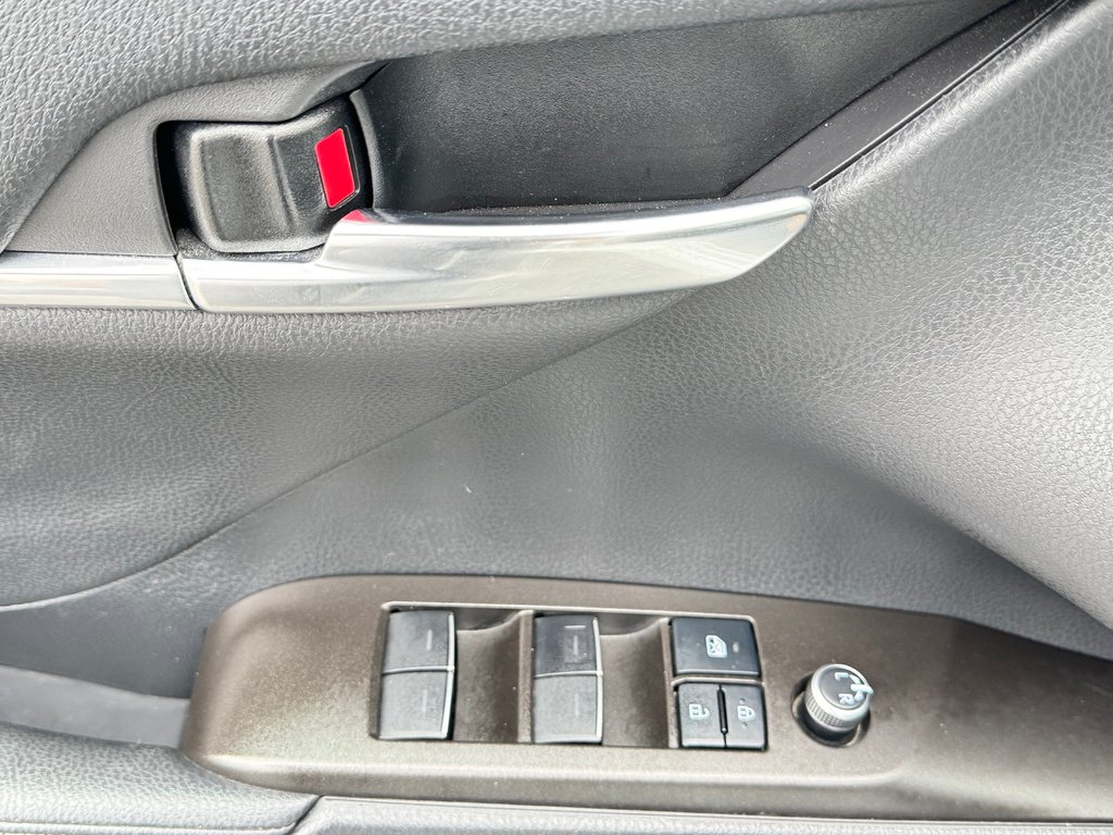 2021 Toyota Camry HYBRIDE XLE / LA VERSION LA PLUS CHÈRE EN 2021 / in Thetford Mines, Quebec - 30 - w1024h768px