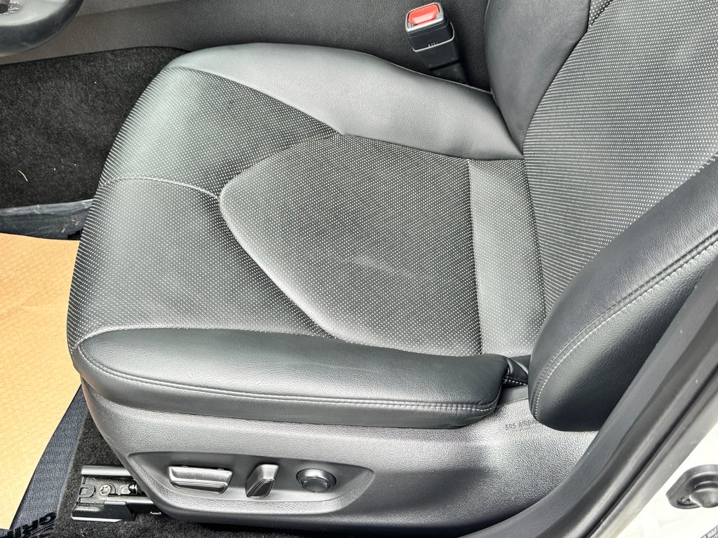 2021 Toyota Camry HYBRIDE XLE / LA VERSION LA PLUS CHÈRE EN 2021 / in Thetford Mines, Quebec - 35 - w1024h768px