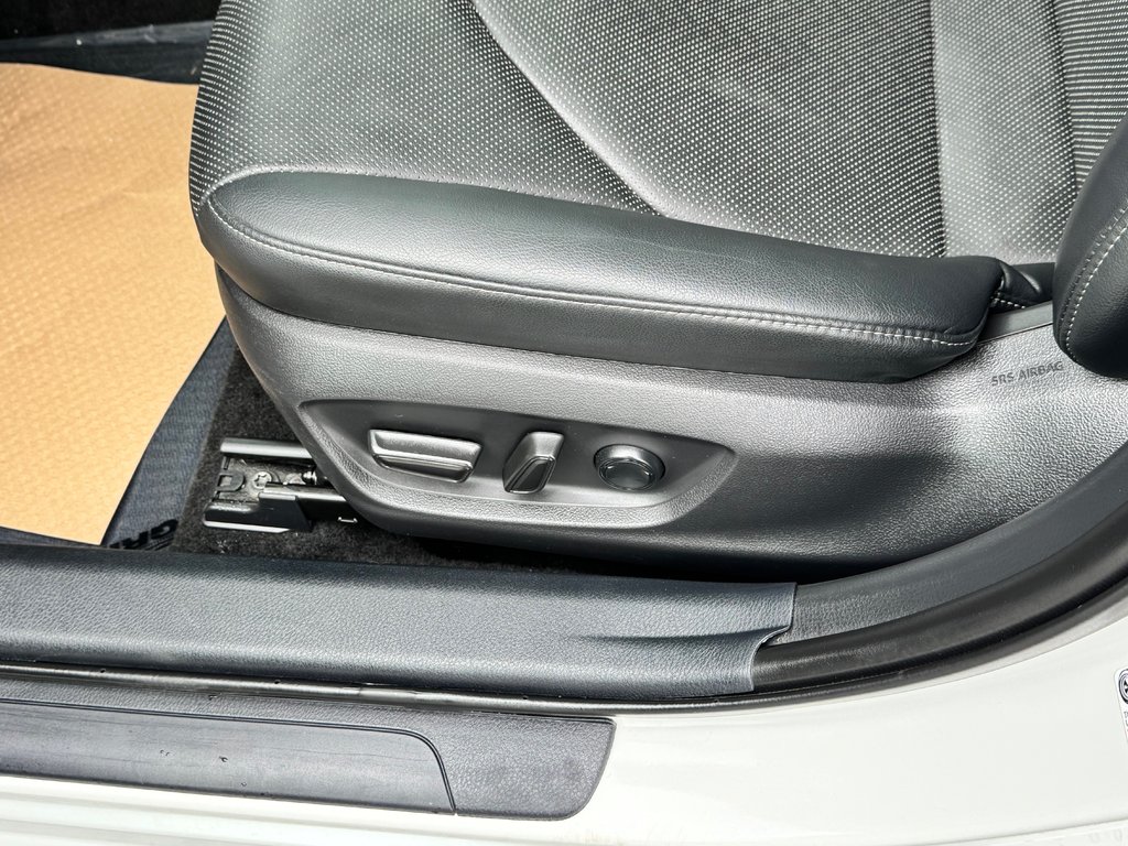 2021 Toyota Camry HYBRIDE XLE / LA VERSION LA PLUS CHÈRE EN 2021 / in Thetford Mines, Quebec - 34 - w1024h768px