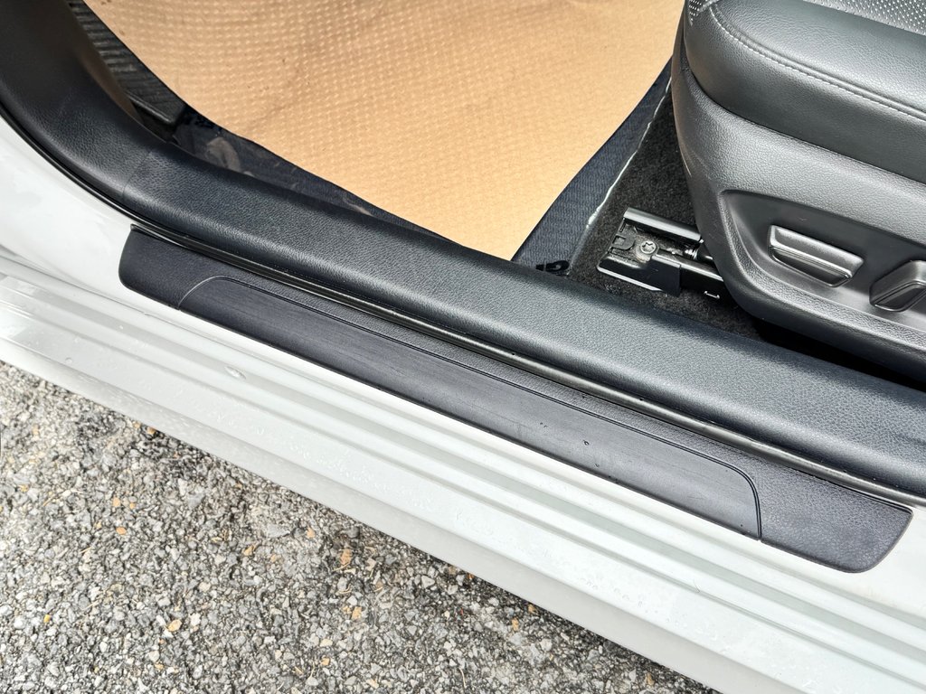 2021 Toyota Camry HYBRIDE XLE / LA VERSION LA PLUS CHÈRE EN 2021 / in Thetford Mines, Quebec - 33 - w1024h768px