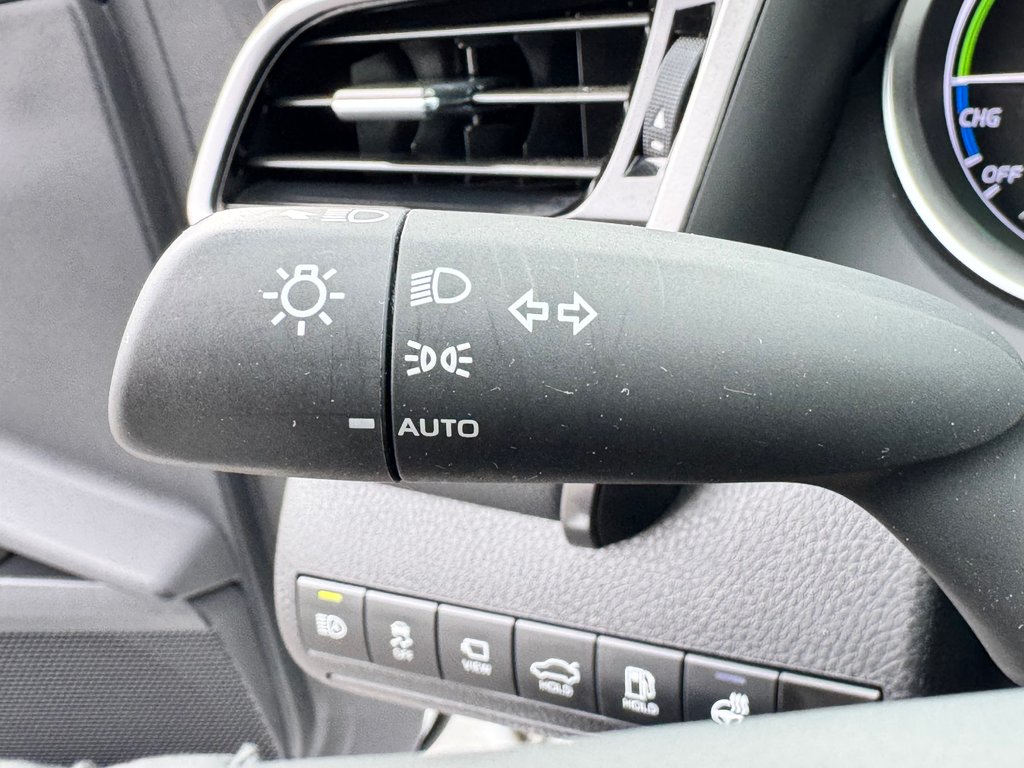 2021 Toyota Camry HYBRIDE XLE / LA VERSION LA PLUS CHÈRE EN 2021 / in Thetford Mines, Quebec - 40 - w1024h768px