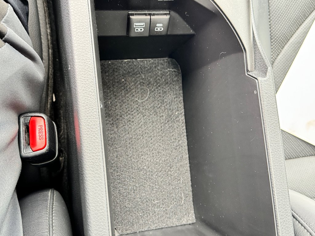 2021 Toyota Camry HYBRIDE XLE / LA VERSION LA PLUS CHÈRE EN 2021 / in Thetford Mines, Quebec - 56 - w1024h768px