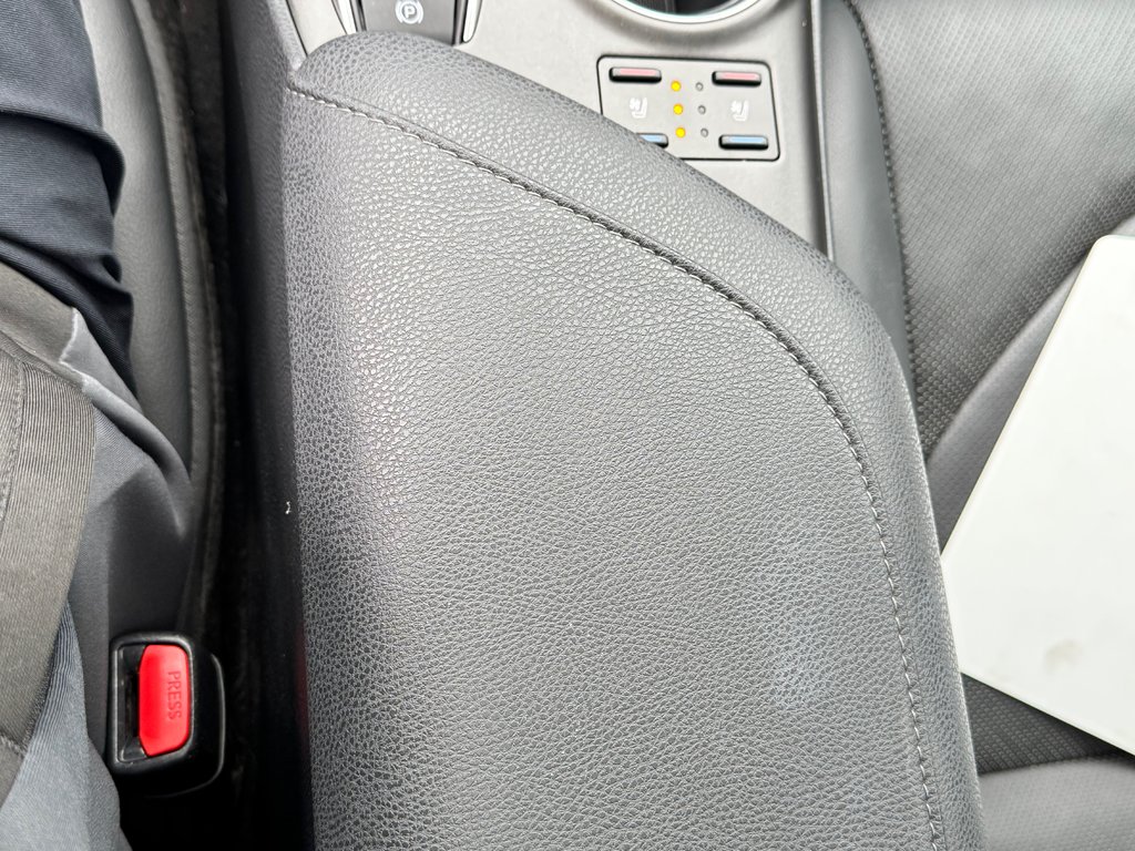2021 Toyota Camry HYBRIDE XLE / LA VERSION LA PLUS CHÈRE EN 2021 / in Thetford Mines, Quebec - 55 - w1024h768px