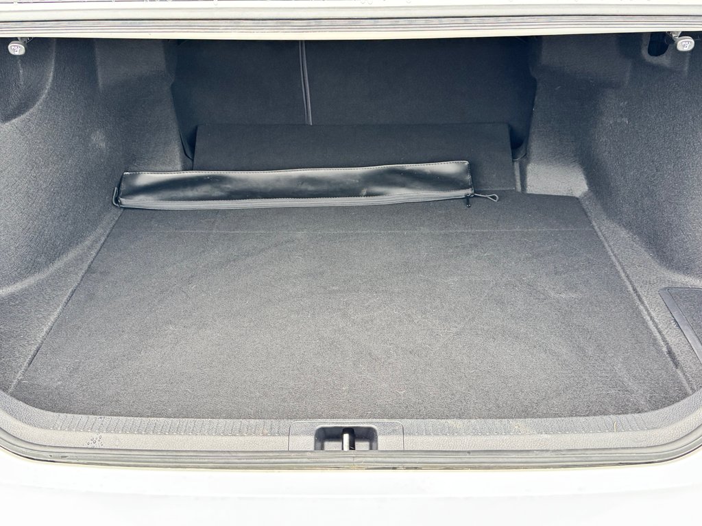 2021 Toyota Camry HYBRIDE XLE / LA VERSION LA PLUS CHÈRE EN 2021 / in Thetford Mines, Quebec - 65 - w1024h768px