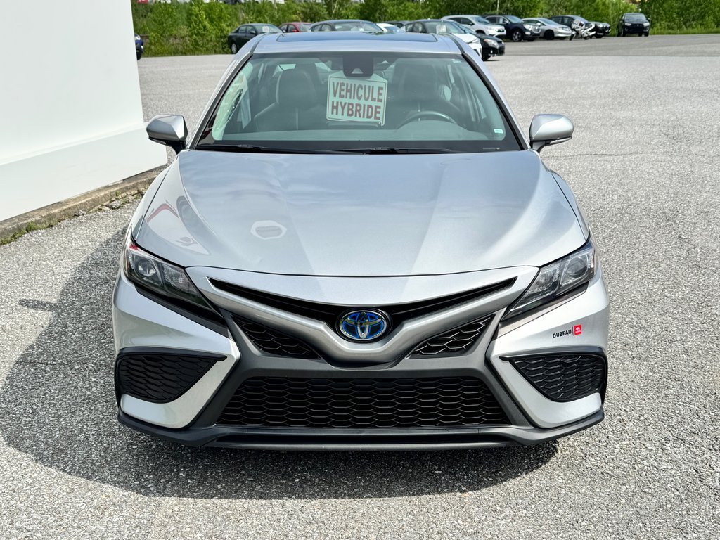 Toyota Camry HYBRIDE SE + TOIT OUVRANT / MAGS 18 / 1 SEUL PROPRIÉTAIRE / WOW 2022 à Thetford Mines, Québec - 2 - w1024h768px