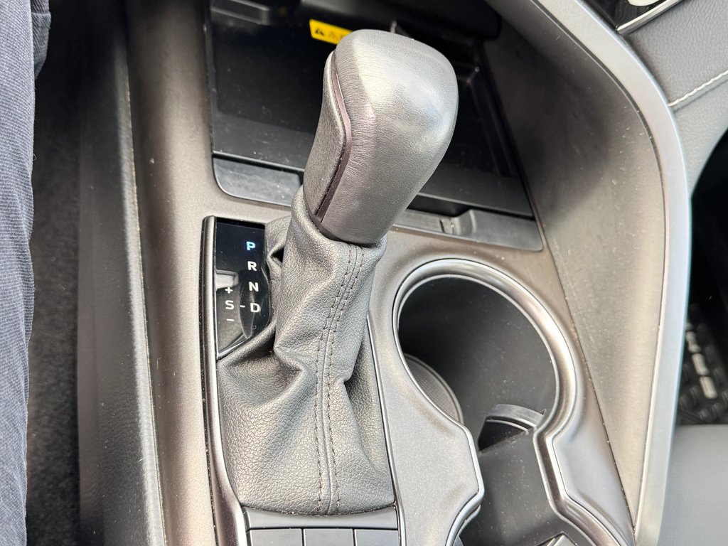 Toyota Camry HYBRIDE SE + TOIT OUVRANT / MAGS 18 / 1 SEUL PROPRIÉTAIRE / WOW 2022 à Thetford Mines, Québec - 47 - w1024h768px