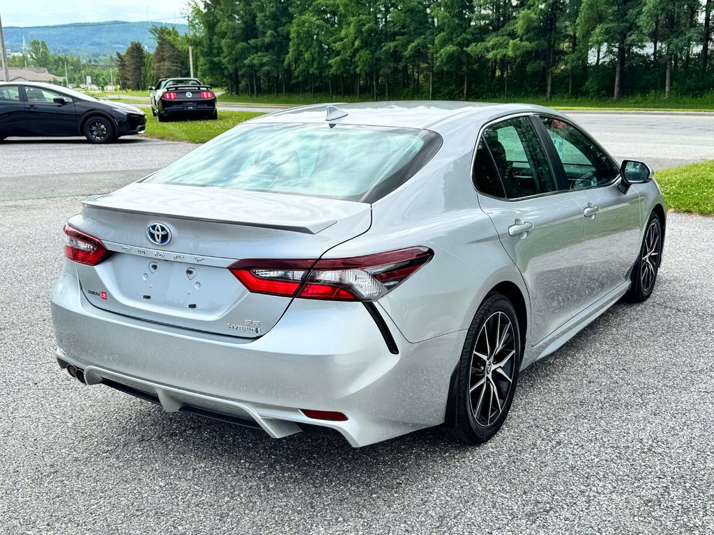 Toyota Camry HYBRIDE SE + TOIT OUVRANT / MAGS 18 / 1 SEUL PROPRIÉTAIRE / WOW 2022 à Thetford Mines, Québec - 4 - w1024h768px