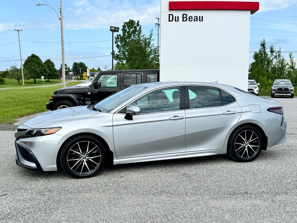 Toyota Camry HYBRIDE SE + TOIT OUVRANT / MAGS 18 / 1 SEUL PROPRIÉTAIRE / WOW 2022 à Thetford Mines, Québec - 7 - w1024h768px
