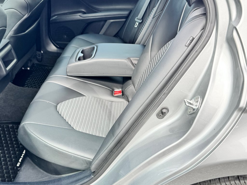 Toyota Camry HYBRIDE SE + TOIT OUVRANT / MAGS 18 / 1 SEUL PROPRIÉTAIRE / WOW 2022 à Thetford Mines, Québec - 61 - w1024h768px