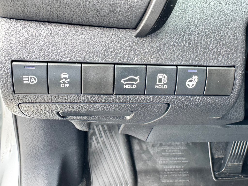 Toyota Camry HYBRIDE SE + TOIT OUVRANT / MAGS 18 / 1 SEUL PROPRIÉTAIRE / WOW 2022 à Thetford Mines, Québec - 33 - w1024h768px