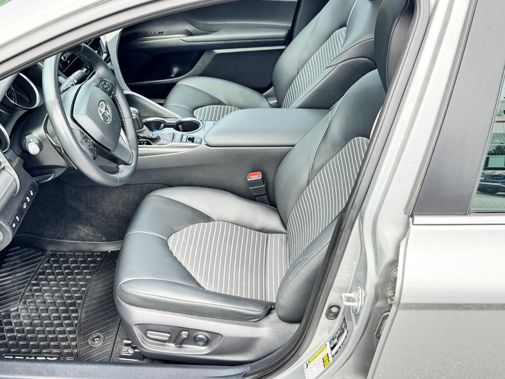 Toyota Camry HYBRIDE SE + TOIT OUVRANT / MAGS 18 / 1 SEUL PROPRIÉTAIRE / WOW 2022 à Thetford Mines, Québec - 27 - w1024h768px