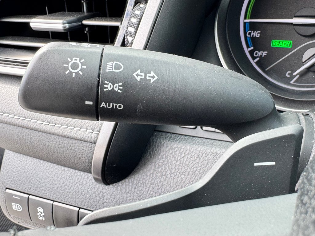 Toyota Camry HYBRIDE SE + TOIT OUVRANT / MAGS 18 / 1 SEUL PROPRIÉTAIRE / WOW 2022 à Thetford Mines, Québec - 37 - w1024h768px
