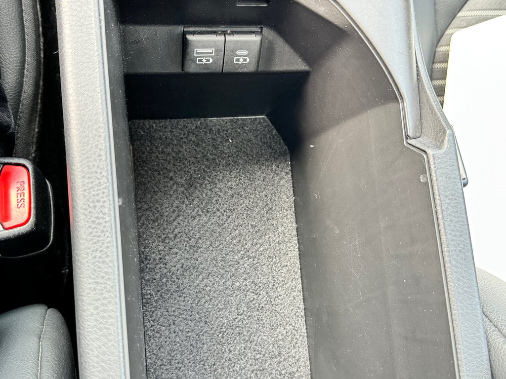 Toyota Camry HYBRIDE SE + TOIT OUVRANT / MAGS 18 / 1 SEUL PROPRIÉTAIRE / WOW 2022 à Thetford Mines, Québec - 52 - w1024h768px