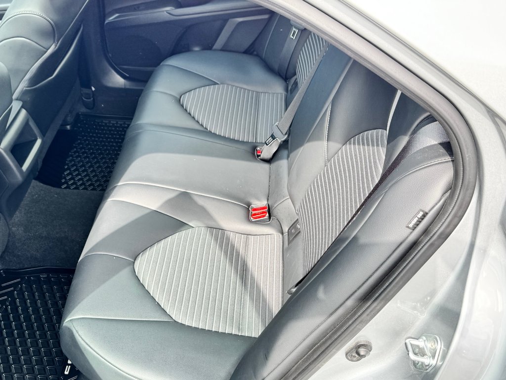 Toyota Camry HYBRIDE SE + TOIT OUVRANT / MAGS 18 / 1 SEUL PROPRIÉTAIRE / WOW 2022 à Thetford Mines, Québec - 59 - w1024h768px