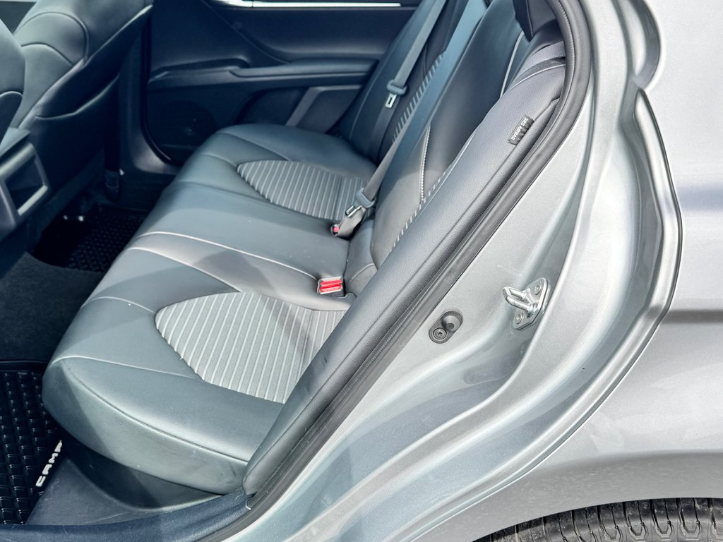 Toyota Camry HYBRIDE SE + TOIT OUVRANT / MAGS 18 / 1 SEUL PROPRIÉTAIRE / WOW 2022 à Thetford Mines, Québec - 60 - w1024h768px