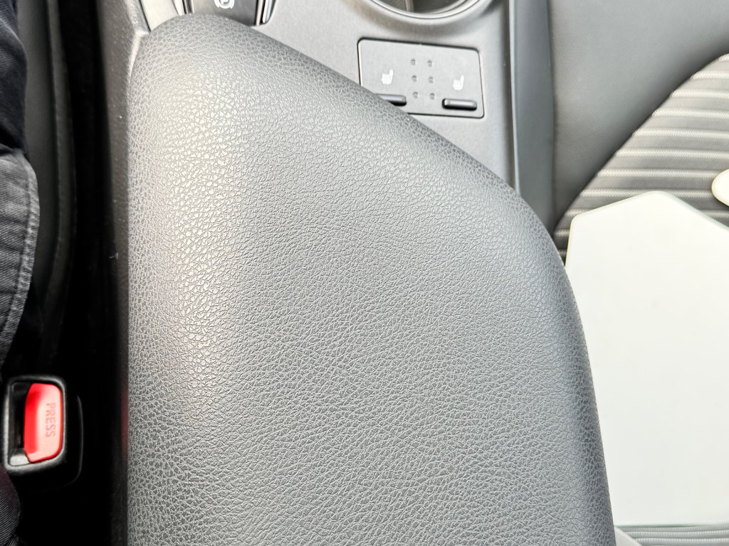 Toyota Camry HYBRIDE SE + TOIT OUVRANT / MAGS 18 / 1 SEUL PROPRIÉTAIRE / WOW 2022 à Thetford Mines, Québec - 51 - w1024h768px