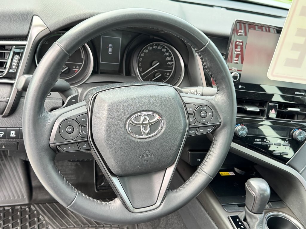 Toyota Camry HYBRIDE SE + TOIT OUVRANT / MAGS 18 / 1 SEUL PROPRIÉTAIRE / WOW 2022 à Thetford Mines, Québec - 35 - w1024h768px