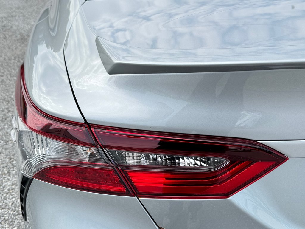 Toyota Camry HYBRIDE SE + TOIT OUVRANT / MAGS 18 / 1 SEUL PROPRIÉTAIRE / WOW 2022 à Thetford Mines, Québec - 20 - w1024h768px