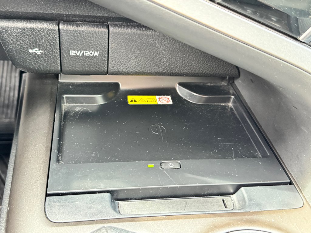 Toyota Camry HYBRIDE SE + TOIT OUVRANT / MAGS 18 / 1 SEUL PROPRIÉTAIRE / WOW 2022 à Thetford Mines, Québec - 44 - w1024h768px