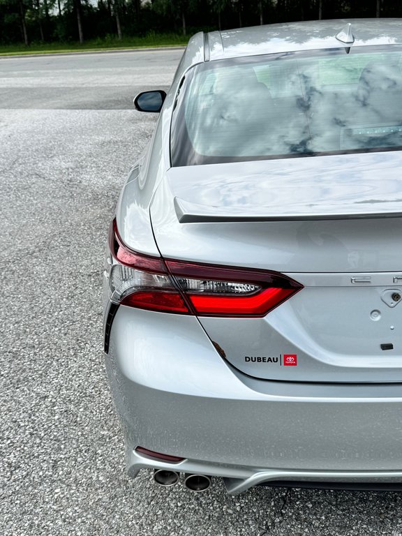 Toyota Camry HYBRIDE SE + TOIT OUVRANT / MAGS 18 / 1 SEUL PROPRIÉTAIRE / WOW 2022 à Thetford Mines, Québec - 19 - w1024h768px