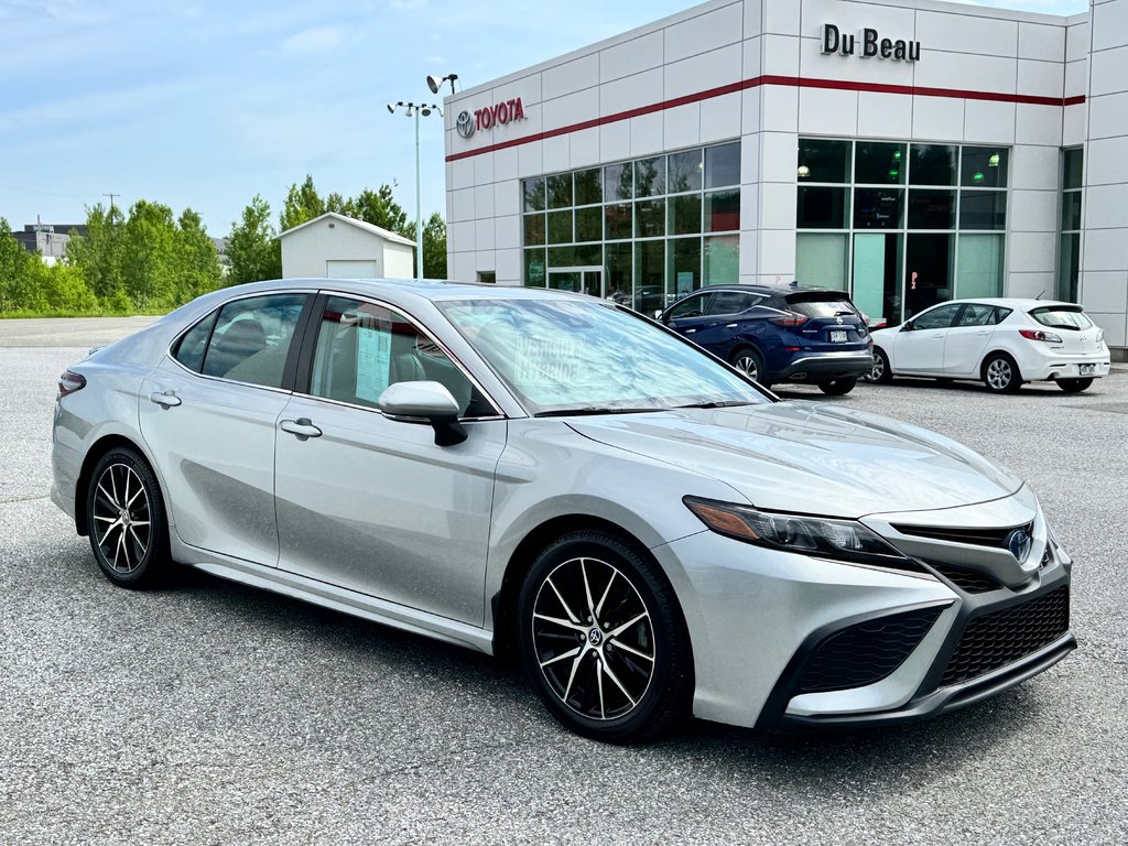 Toyota Camry HYBRIDE SE + TOIT OUVRANT / MAGS 18 / 1 SEUL PROPRIÉTAIRE / WOW 2022 à Thetford Mines, Québec - 3 - w1024h768px