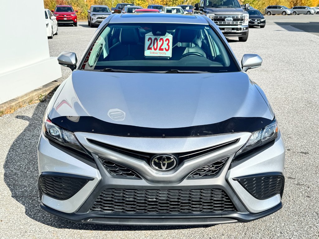 Toyota Camry SE + TOIT + MAGS 18 / PEA 27-03-28=100KM / 2023 à Thetford Mines, Québec - 2 - w1024h768px
