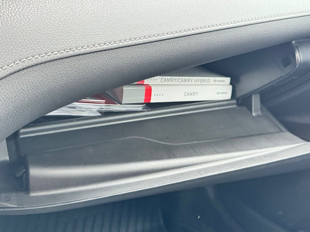 Toyota Camry SE + TOIT + MAGS 18 / PEA 27-03-28=100KM / 2023 à Thetford Mines, Québec - 54 - w1024h768px