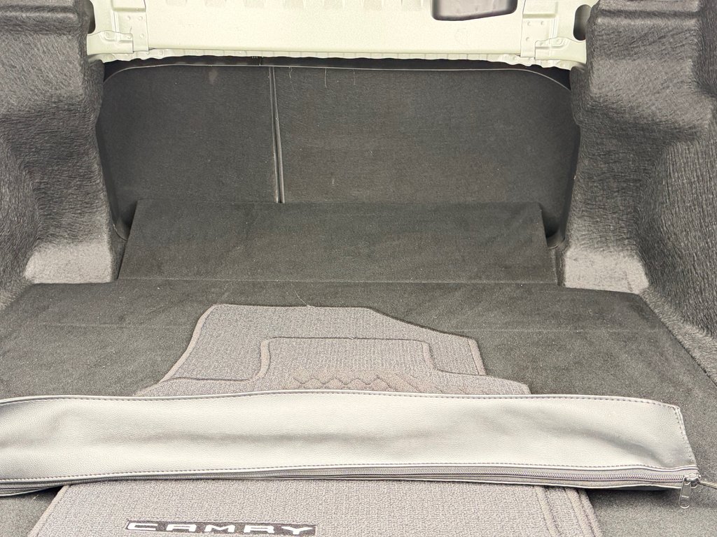 2023 Toyota Camry SE + TOIT + MAGS 18 / PEA 27-03-28=100KM / in Thetford Mines, Quebec - 65 - w1024h768px