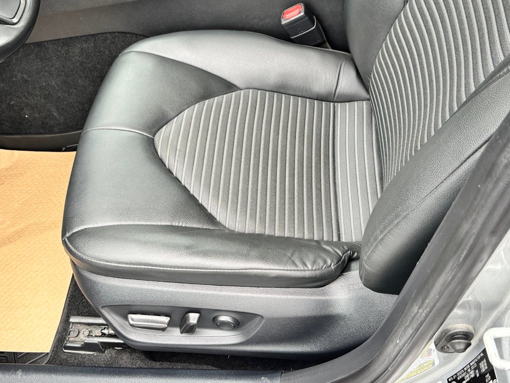 Toyota Camry SE + TOIT + MAGS 18 / PEA 27-03-28=100KM / 2023 à Thetford Mines, Québec - 34 - w1024h768px