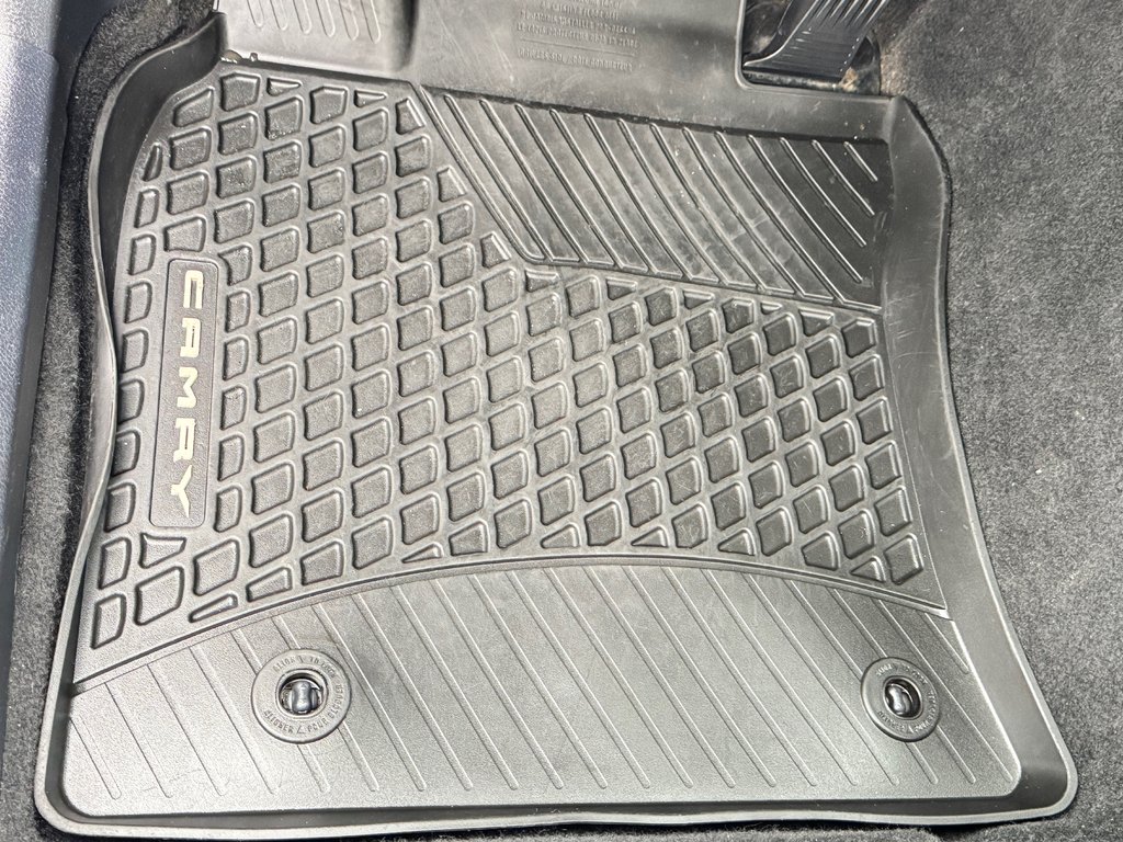 Toyota Camry SE + TOIT + MAGS 18 / PEA 27-03-28=100KM / 2023 à Thetford Mines, Québec - 37 - w1024h768px