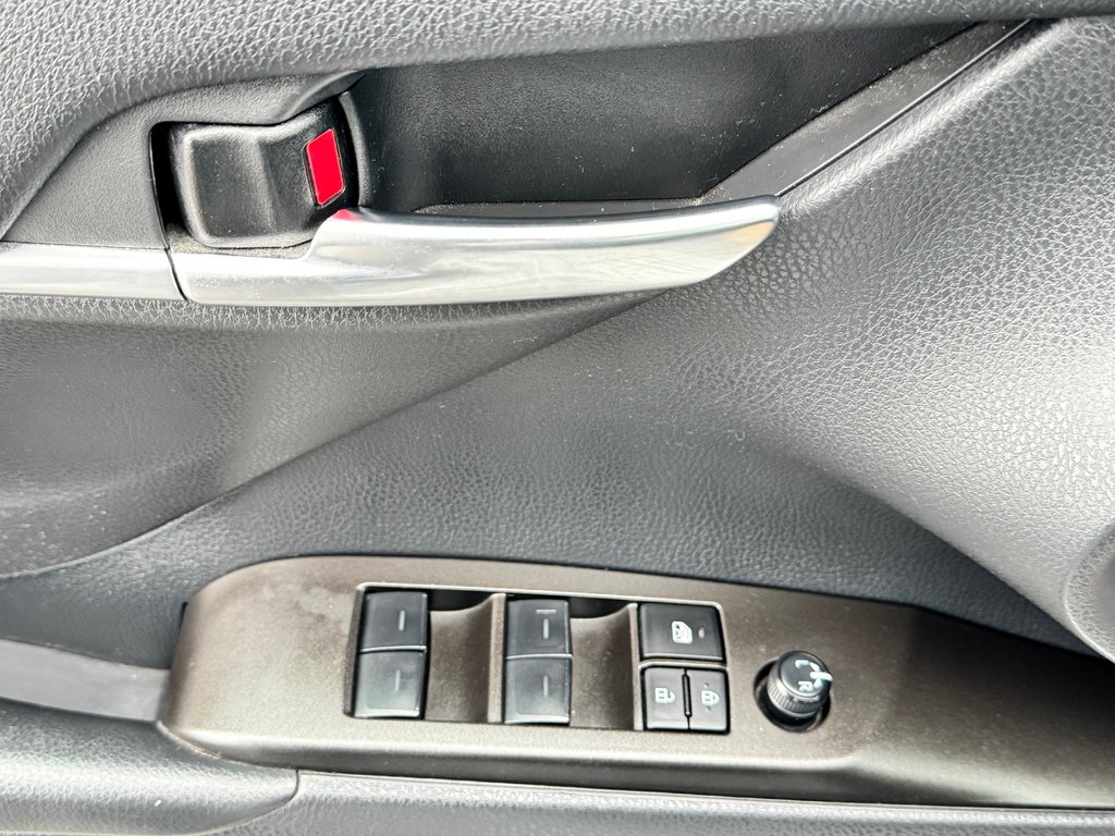 Toyota Camry SE + TOIT + MAGS 18 / PEA 27-03-28=100KM / 2023 à Thetford Mines, Québec - 29 - w1024h768px