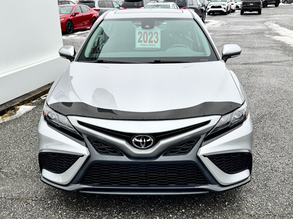 Toyota Camry SE + TOIT + MAGS 18 / PEA 27-03-28=100KM / 2023 à Thetford Mines, Québec - 2 - w1024h768px