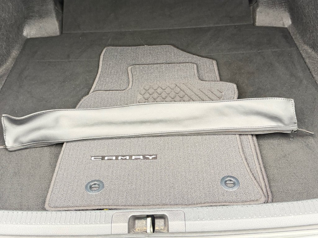 2023 Toyota Camry SE + TOIT + MAGS 18 / PEA 27-03-28=100KM / in Thetford Mines, Quebec - 64 - w1024h768px