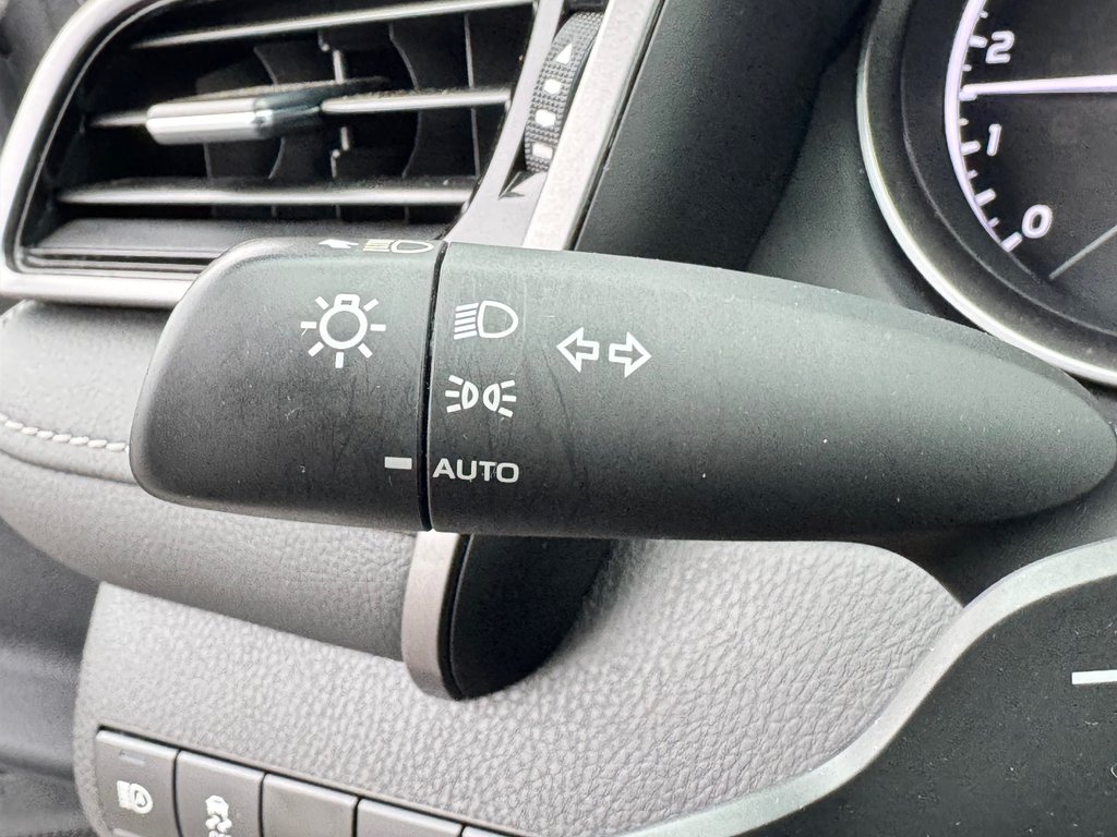 Toyota Camry SE + TOIT + MAGS 18 / PEA 27-03-28=100KM / 2023 à Thetford Mines, Québec - 39 - w1024h768px