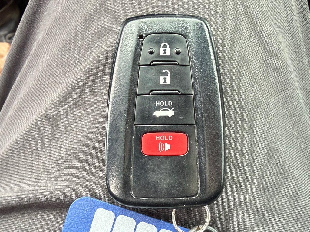 2023 Toyota Camry SE + TOIT + MAGS 18 / PEA 27-03-28=100KM / in Thetford Mines, Quebec - 58 - w1024h768px