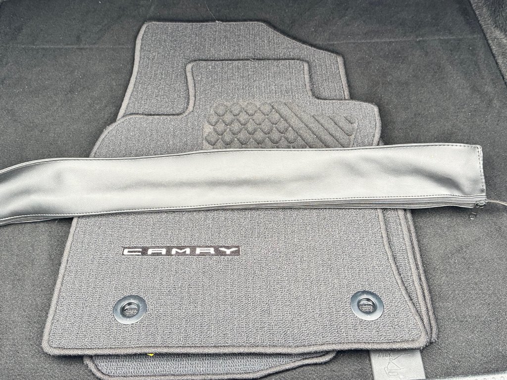 Toyota Camry SE + TOIT + MAGS 18 / PEA 27-03-28=100KM / 2023 à Thetford Mines, Québec - 64 - w1024h768px